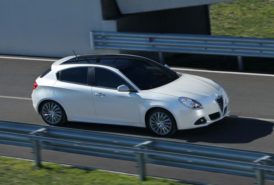  Alfa Romeo Giulietta 2010 года  (фото 30 из 61)